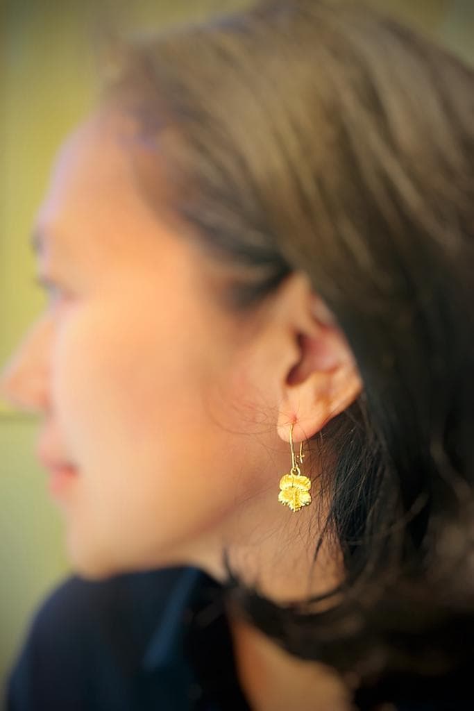 Hanging Pucuk Earrings Gold 2