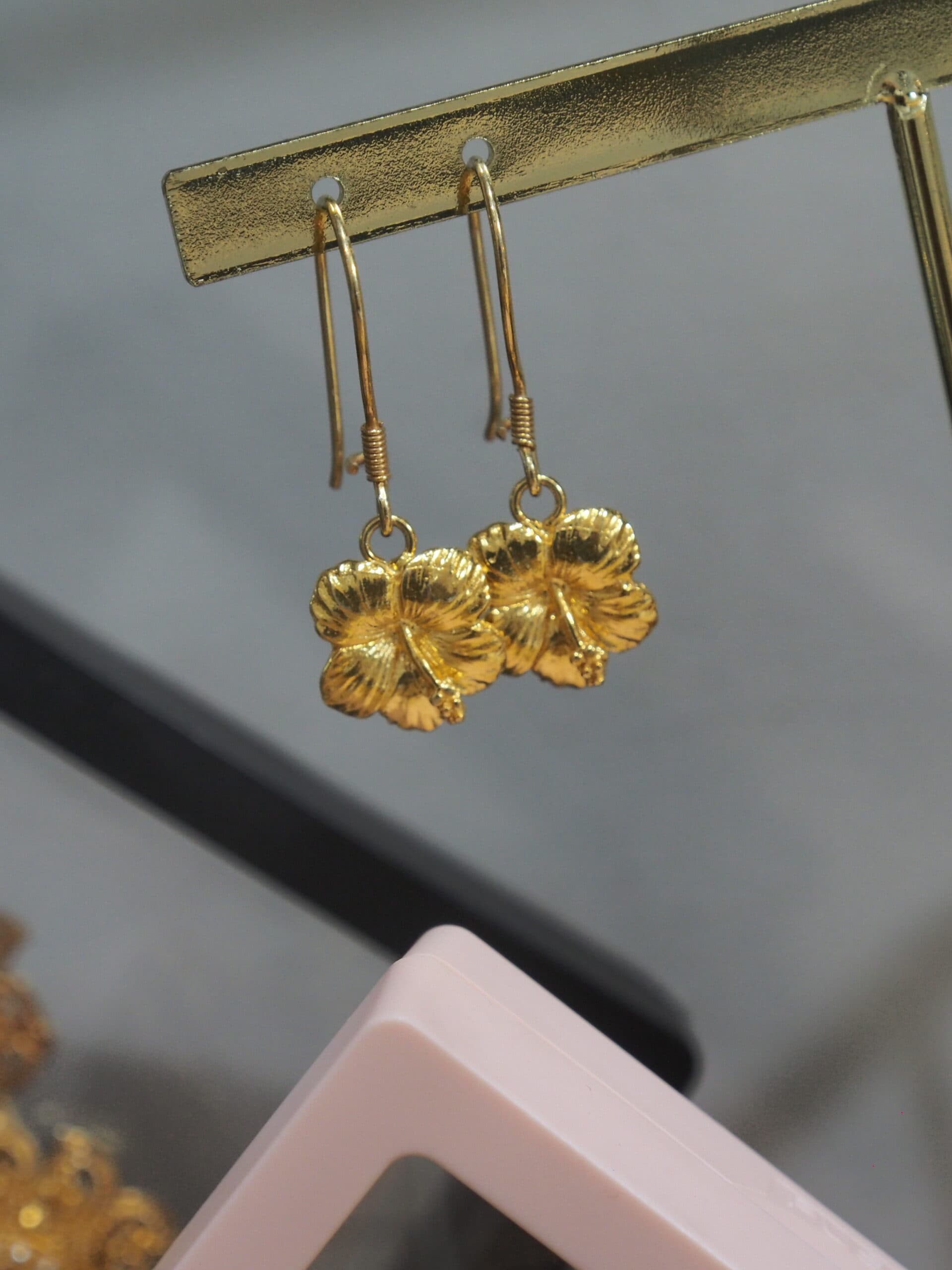 Hanging Pucuk Earrings Gold 3