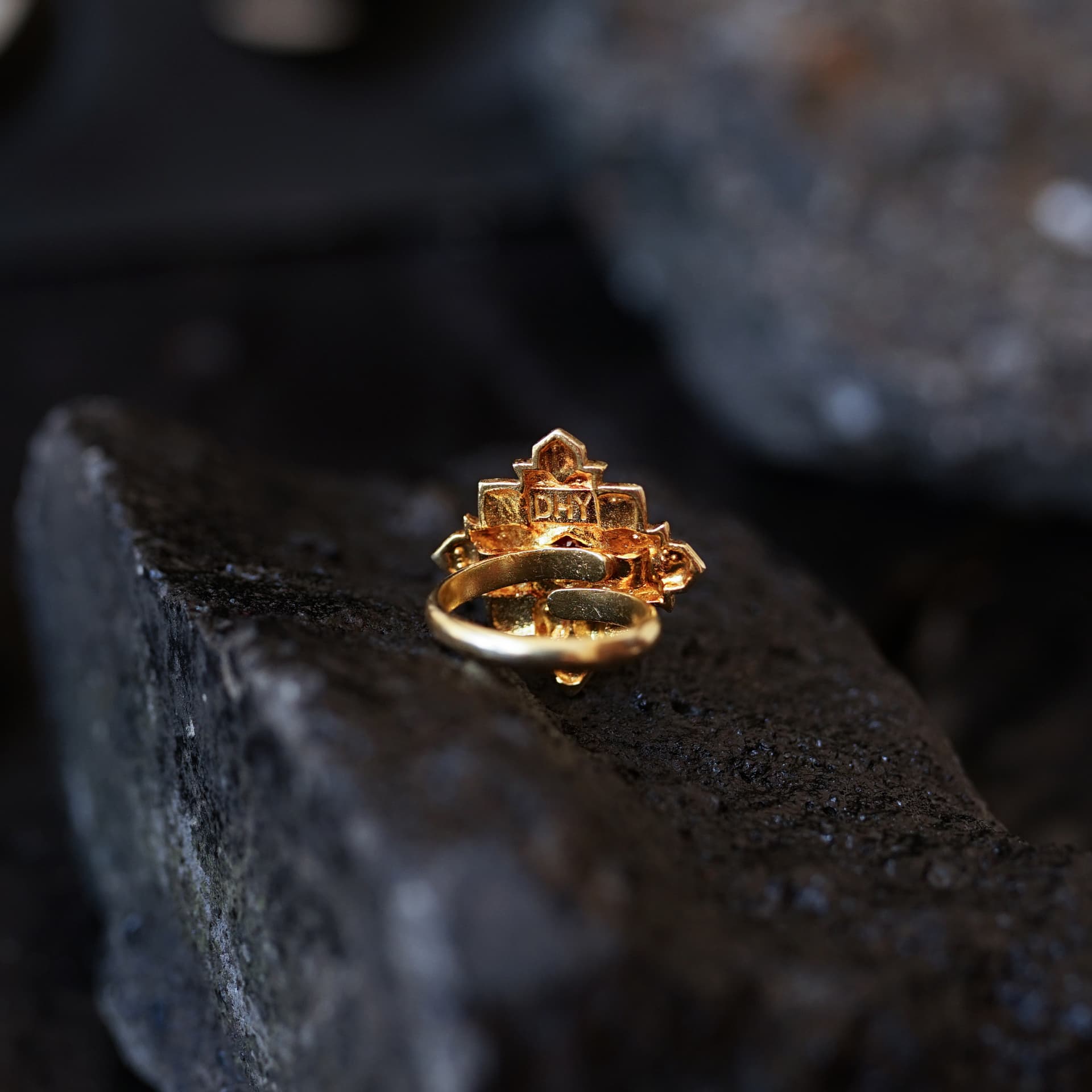 Sachi Klasik Red Cubic Zirconia Ring Gold 3