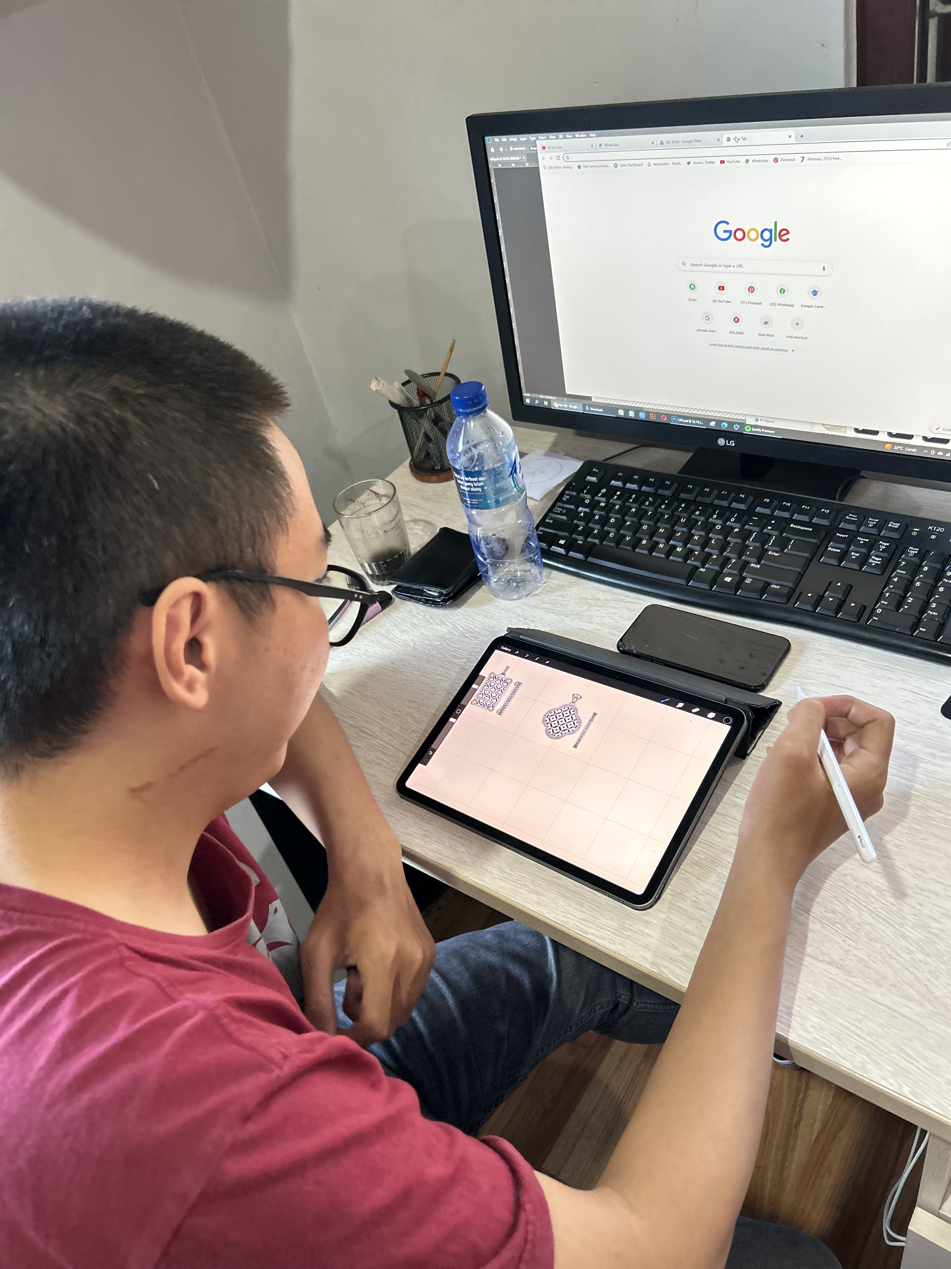 Pengerjaan oleh Pengrajin Ahli